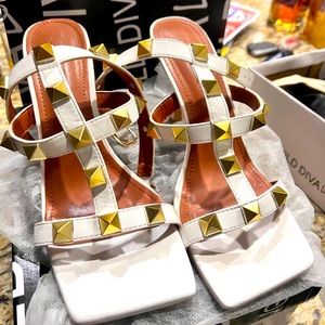 New wild Diva white shoes